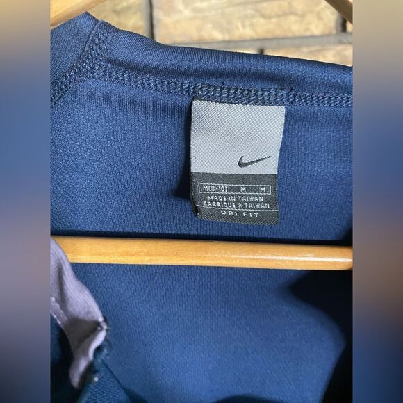 Women’s Nike 1/4 zip pullover - Picture 4 of 8